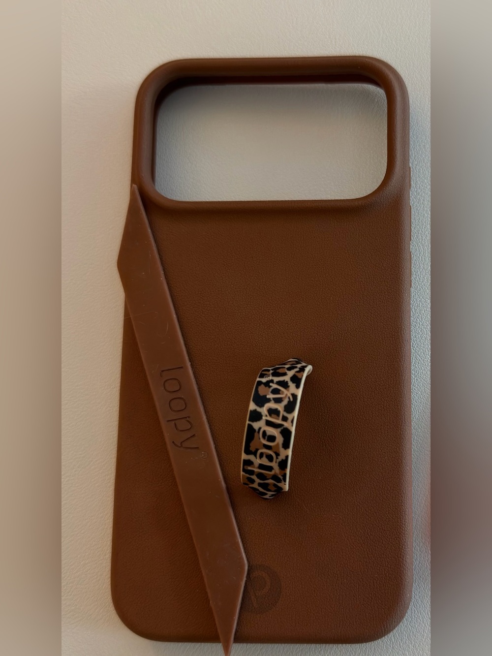 iPhone 17 Pro Max Cappuccino Pebble Loopy - Lefty